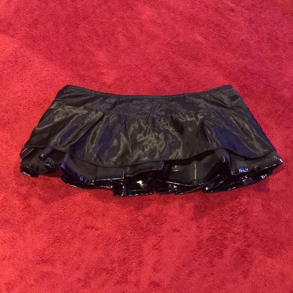 Lace Corset and Mini Skirt Set - Picture 3 of 6